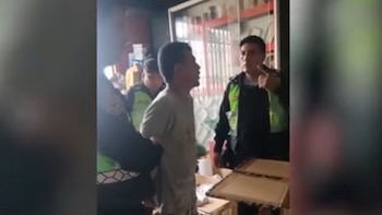 Una empresaria dedicada a la importación de envases biodegradables y su esposo fueron atacados por una banda armada en su domicilio, donde una extrabajadora habría colaborado proporcionando información clave sobre el interior del negocio