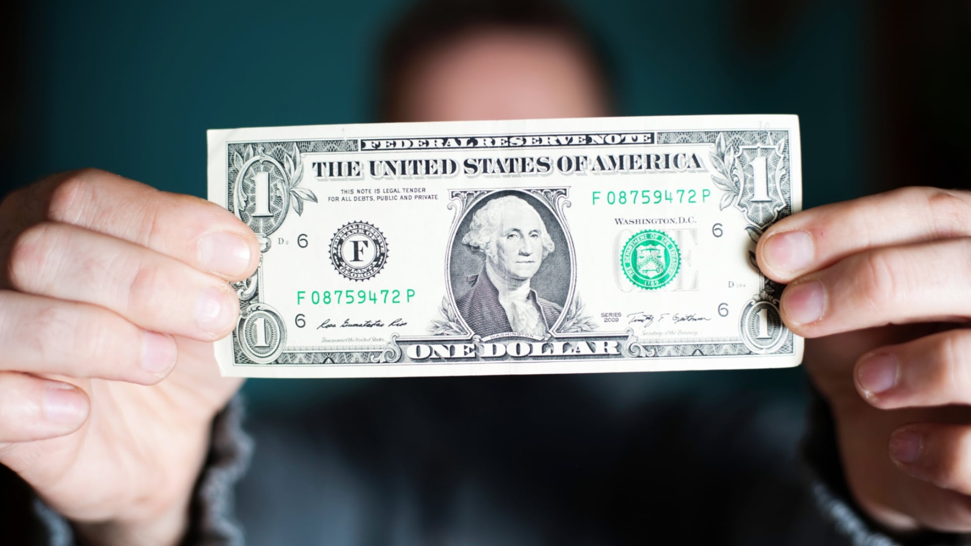 La evolución del dólar está influenciada por elementos internacionales y locales, entre los que sobresale el reciente recrudecimiento del conflicto en Medio Oriente. Foto: Darden Report