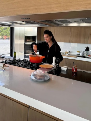 Gemma Pinto en la casa de Marc Márquez en La Finca, Madrid (INSTAGRAM).