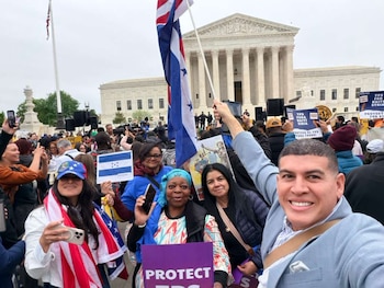 Migrantes hondureños protestan en Corte de Nueva York