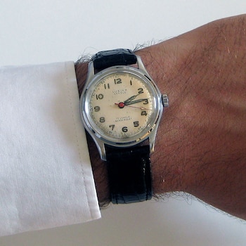 "Giving Time", de John Menick.