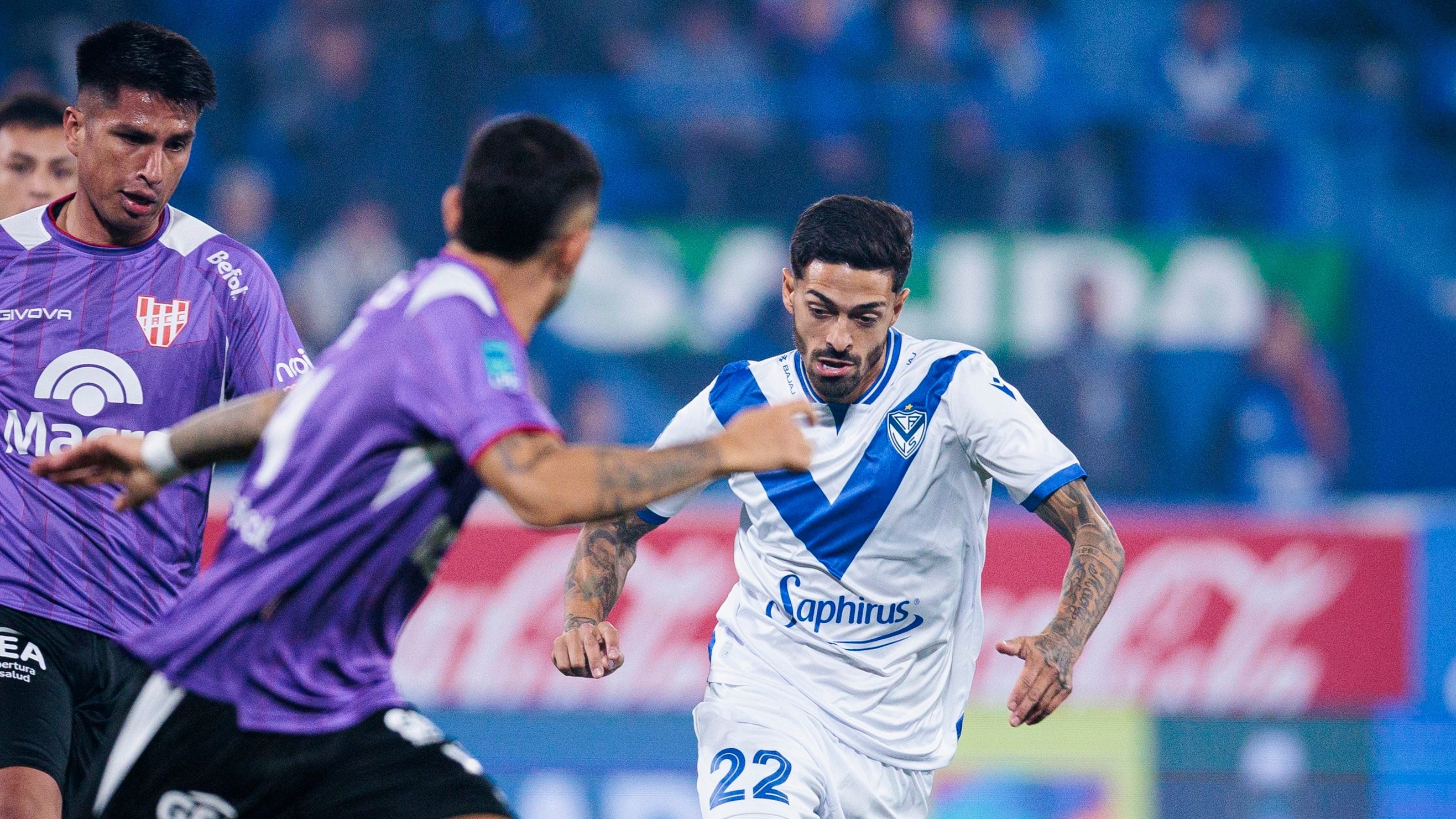 Lanzini convirtió el 1-0 en el cierre del primer tiempo (@Velez)