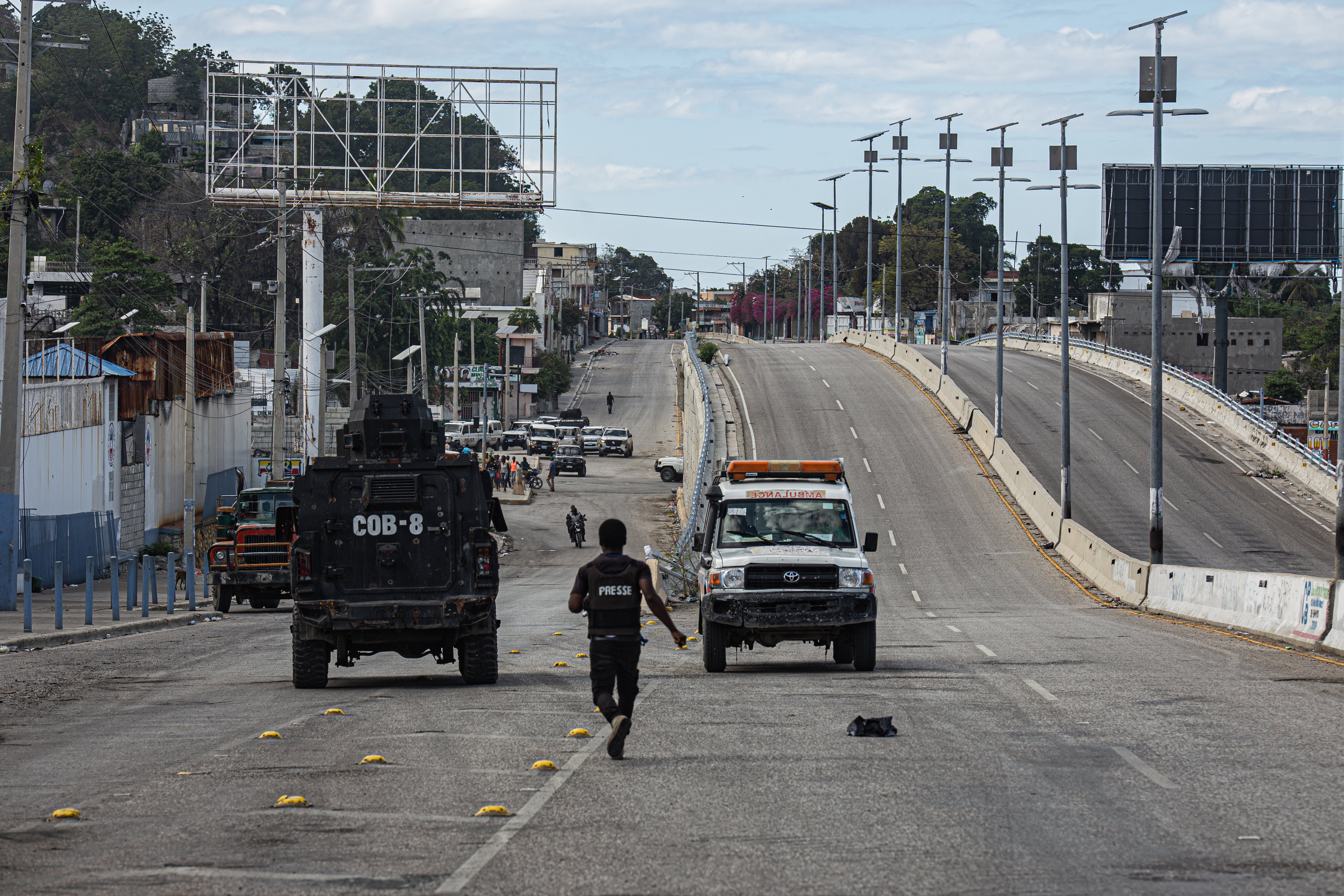 Fotografía de archivo de integrantes de la Policía de Haití en las calles en Puerto Príncipe (EFE/Mentor David Lorens)