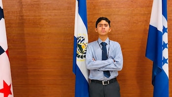 Entró al programa Jóvenes Talento sin saber qué ciencia elegir. Una elección casi al azar lo condujo a la química analítica y, desde ahí, a las competencias regionales que hoy lo tienen en la mira de universidades de otro continente. (Foto cortesía)