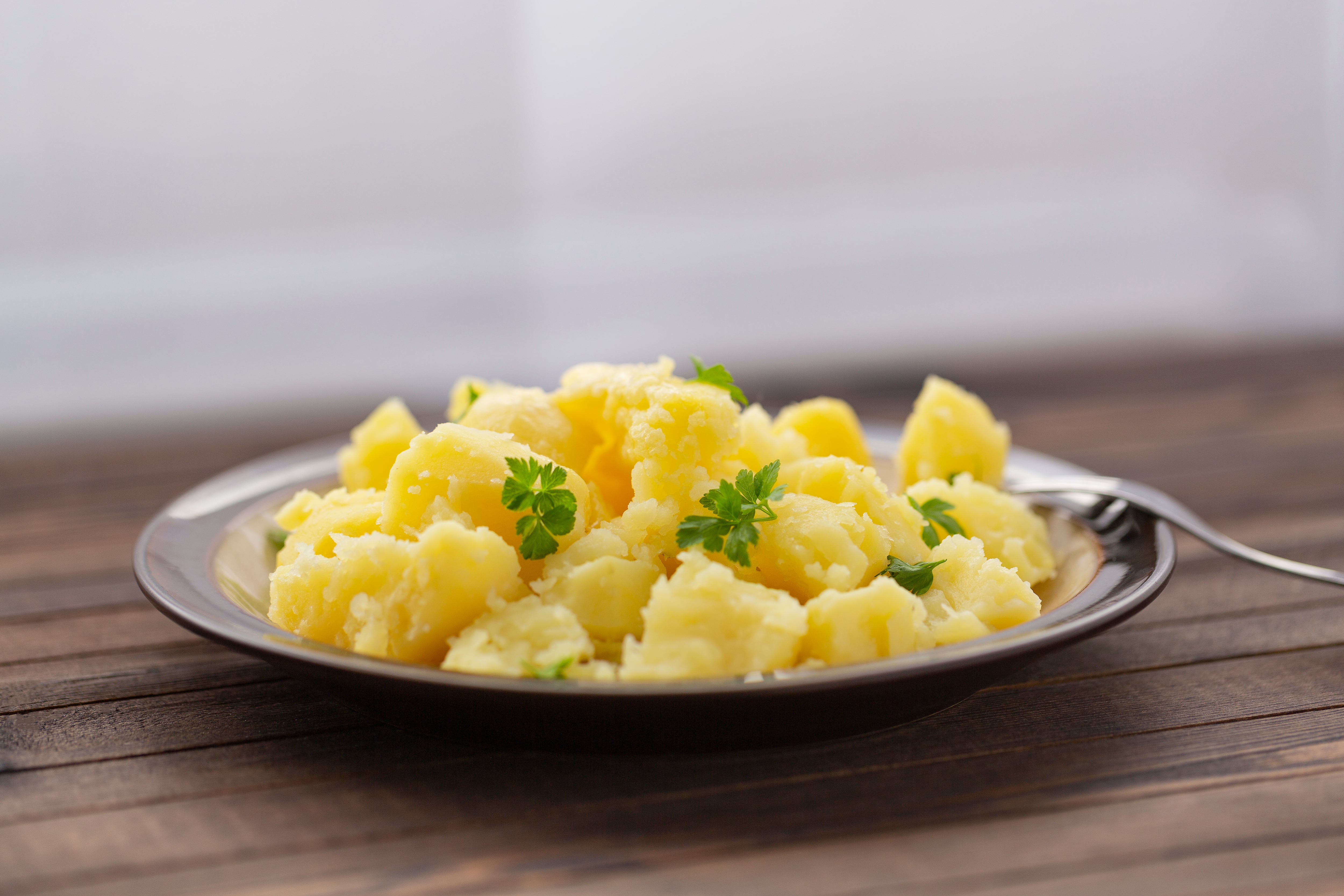 Patatas aliñadas o papas aliñás, una tapa gaditana sencilla de hacer en casa (Elena Verba/Shutterstock)