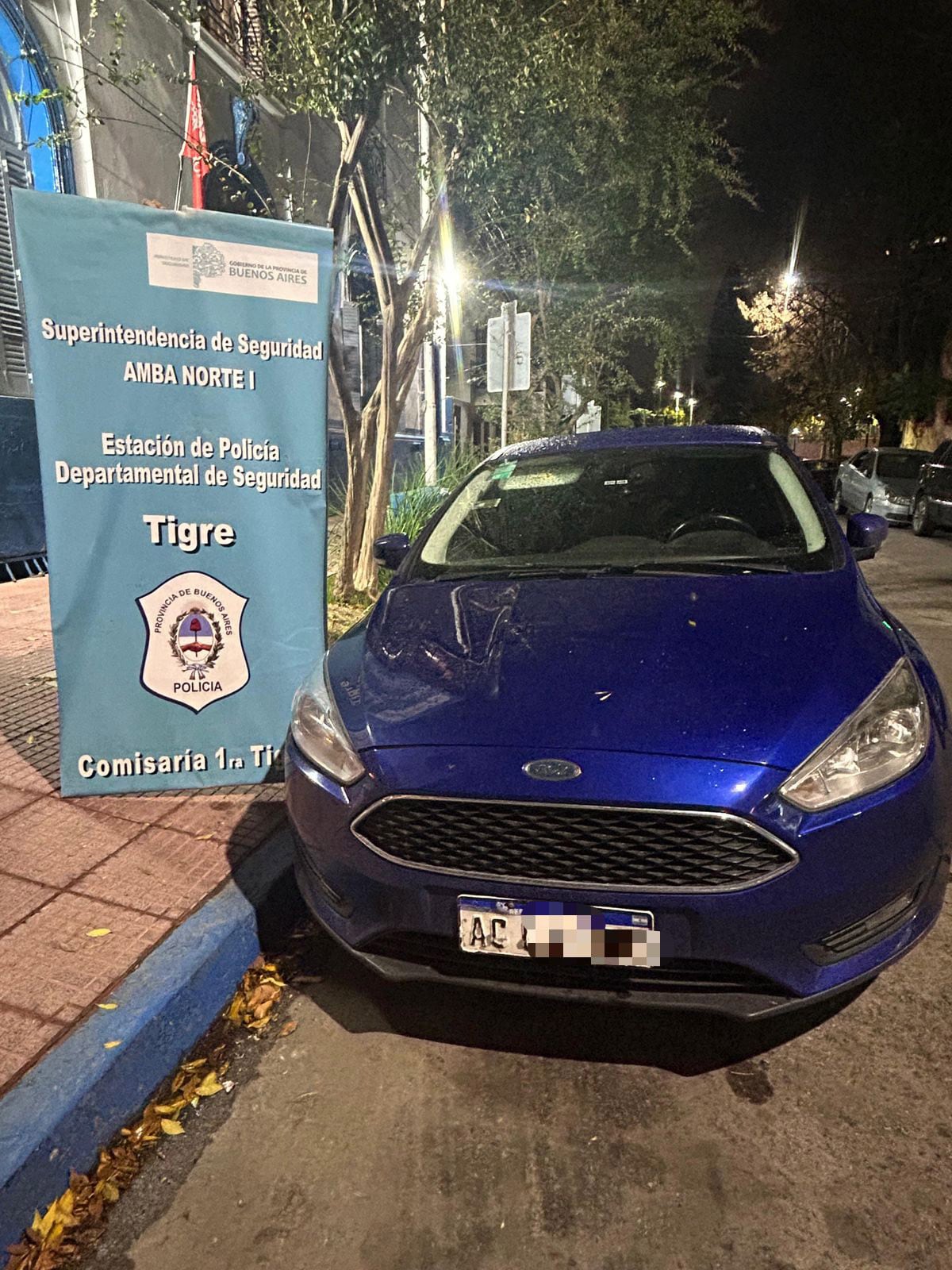 Uno de los autos incautados