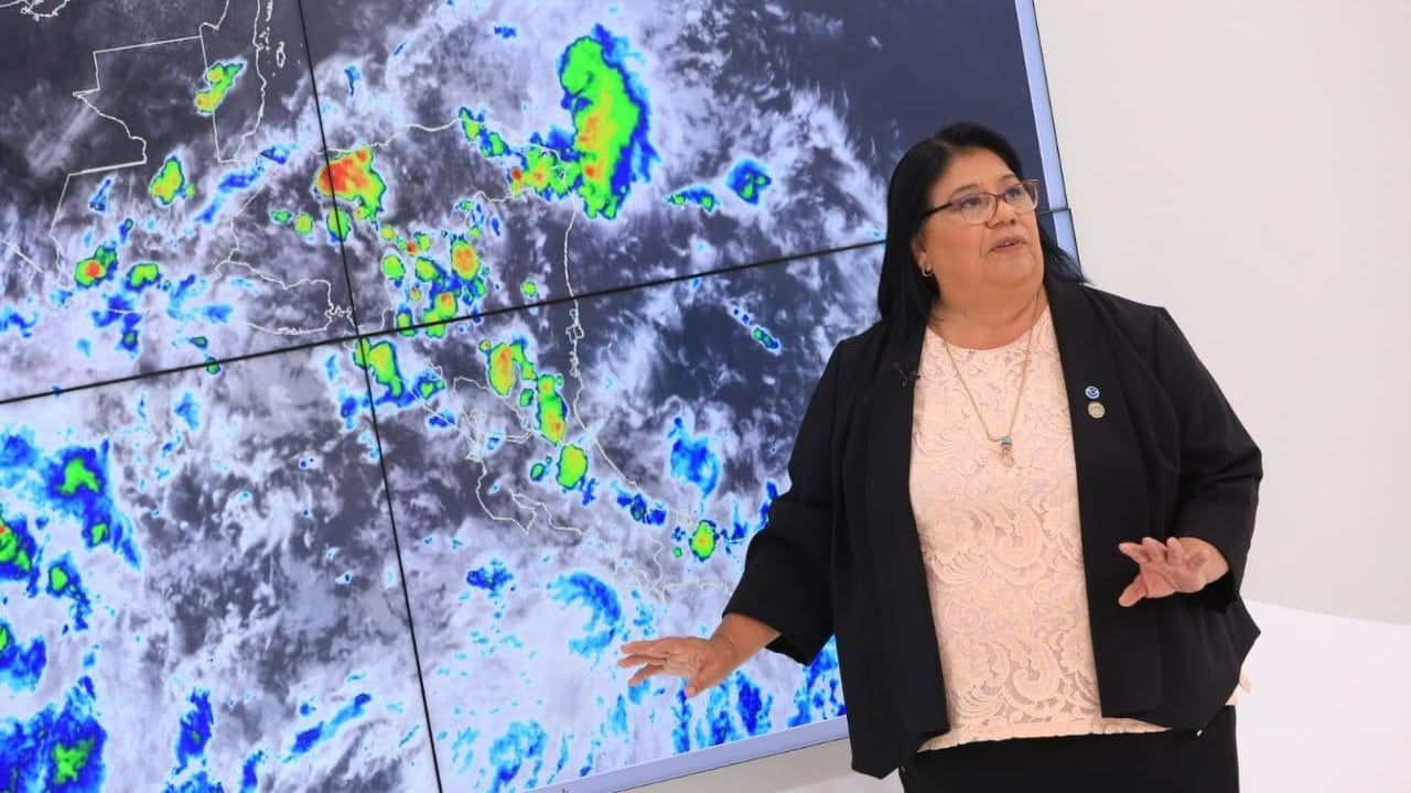 La profesional acumuló más de cuatro décadas en servicios de pronóstico, aviación e hidrología, antes de llegar a la Asamblea Legislativa por La Libertad (Foto cortesía S. Y. Martínez)