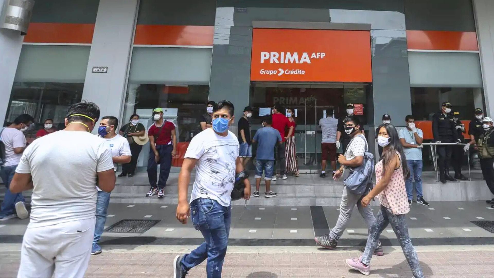 Los jovenes marcharon en contra de las AFP y a favor del retiro. A solo una semana de la marcha, la Ley que atiende sus demandas ya fue promulgada. - Crédito Andina