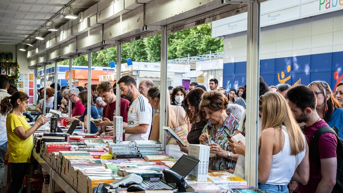 La Feria del Libro de Madrid prevé cerrar este domingo a partir de las 15.00 horas por alerta meteorológica por tormenta