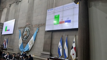 Falta de acuerdos en el Congreso de Guatemala relega subsidio a los combustibles, pero diputados garantizan subvención a veteranos militares