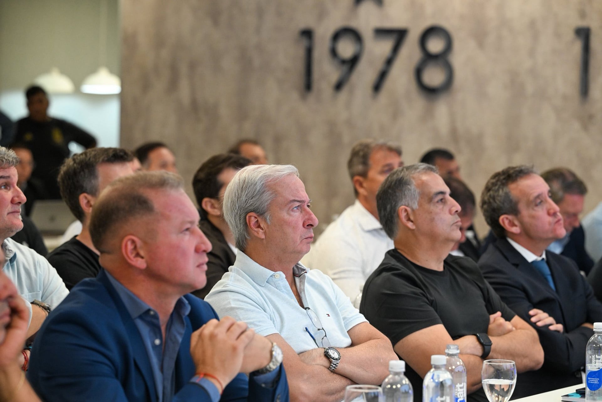 Abel Poza (presidente de Huracán), Fabián Berlanga (presidente de Vélez), Carlos Montaña (Vice 1° de Independiente) e Ignacio Villarroel (Vice 2° de River Plate) en una de las fotos de la reunión que compartió el presidente de la AFA Claudio Tapia en sus redes