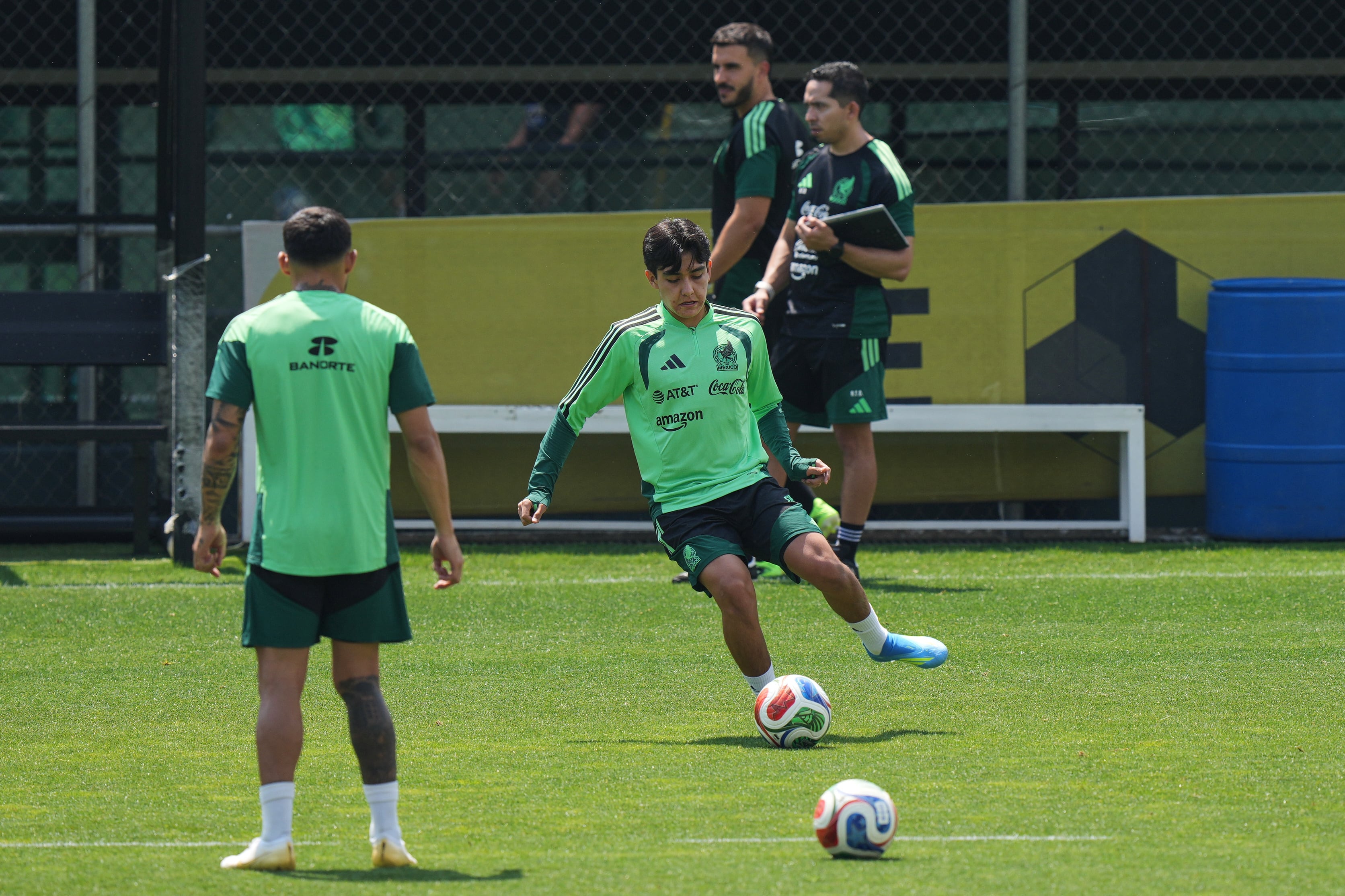 Los jugadores de la Liga MX elegidos por Aguirre ya concentran en el Centro de Alto Rendimiento a la espera del resto de los convocados. (AP Foto/Fernando Llano)
