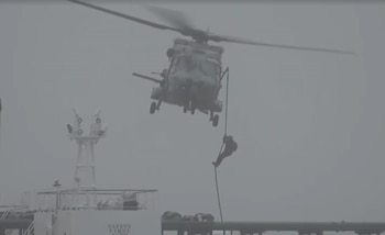 Francia abordó un petrolero fantasma de Rusia (Captura de TV)