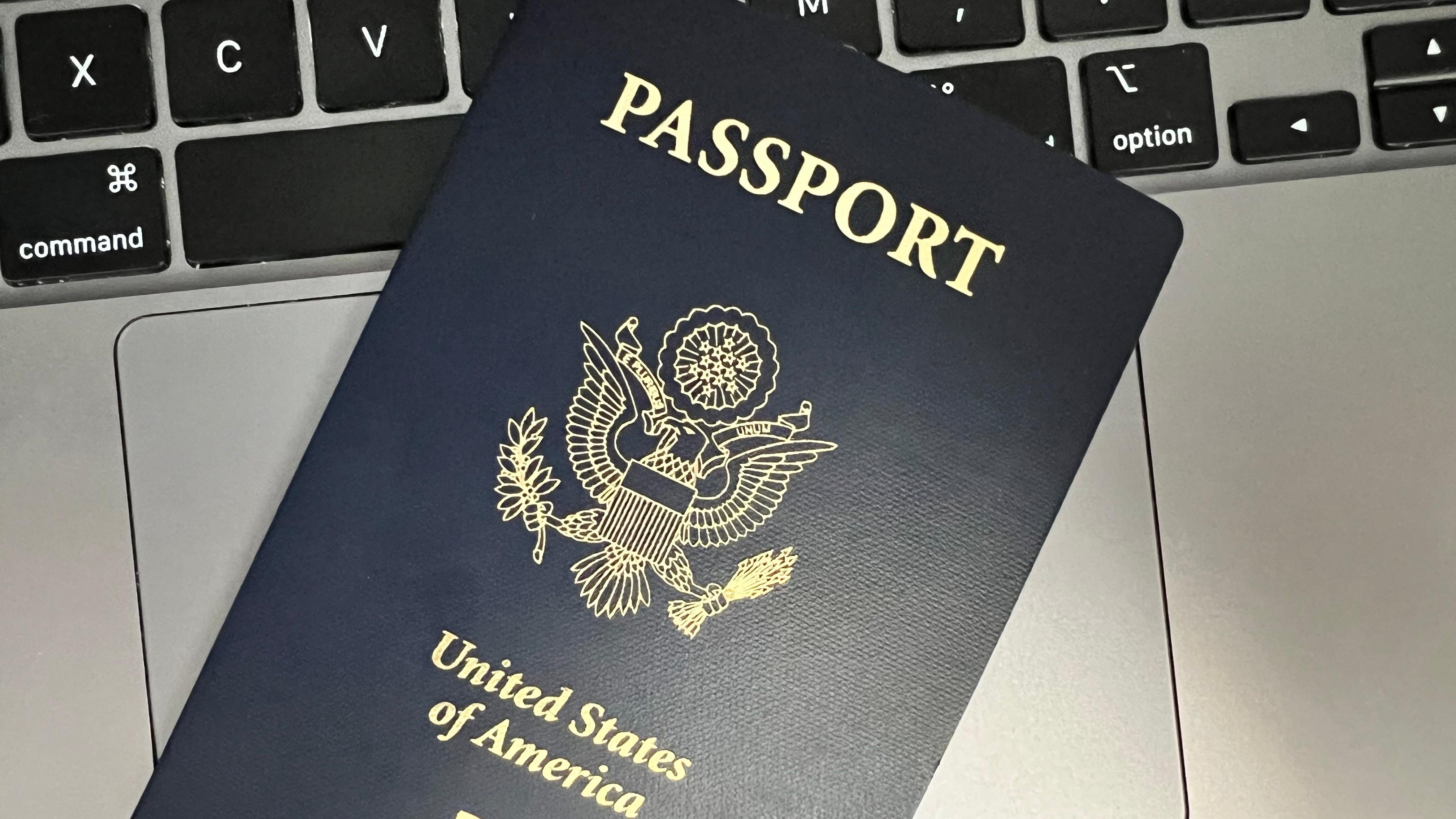La regla de seis meses en pasaportes podría limitar los viajes que salen de Estados Unidos este verano (Opy Morales/Infobae).