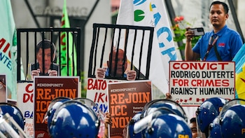 El TPI publica la orden de arresto contra el senador Dela Rosa, aliado del expresidente Duterte