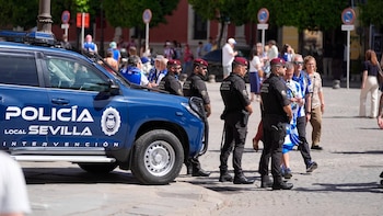 Identifican en la A-4 a 91 ultras con objetos peligrosos antes de la final de la Copa del Rey