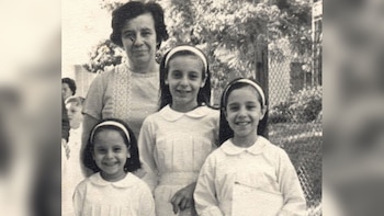 Con sus tres hijas ya