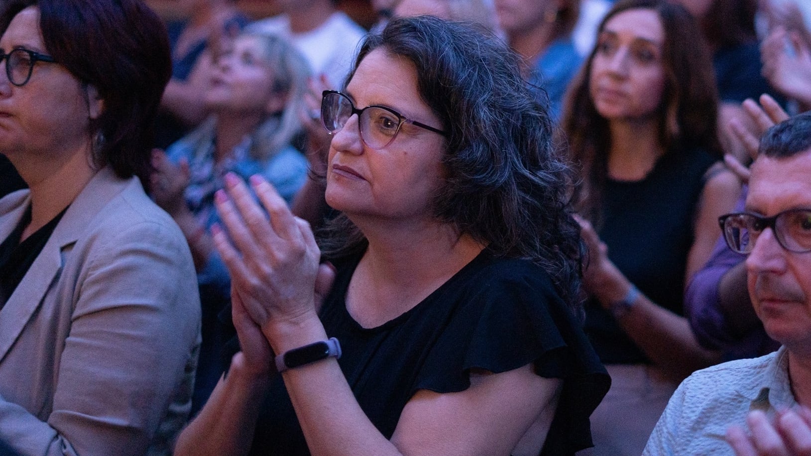 La exvicepresidenta Primera, exconsellera de Igualdad y Políticas Inclusivas, Mónica Oltra Jarque (c), a 25 de octubre de 2025, en Valencia, Comunidad Valenciana (España). (Jorge Gil / Europa Press)