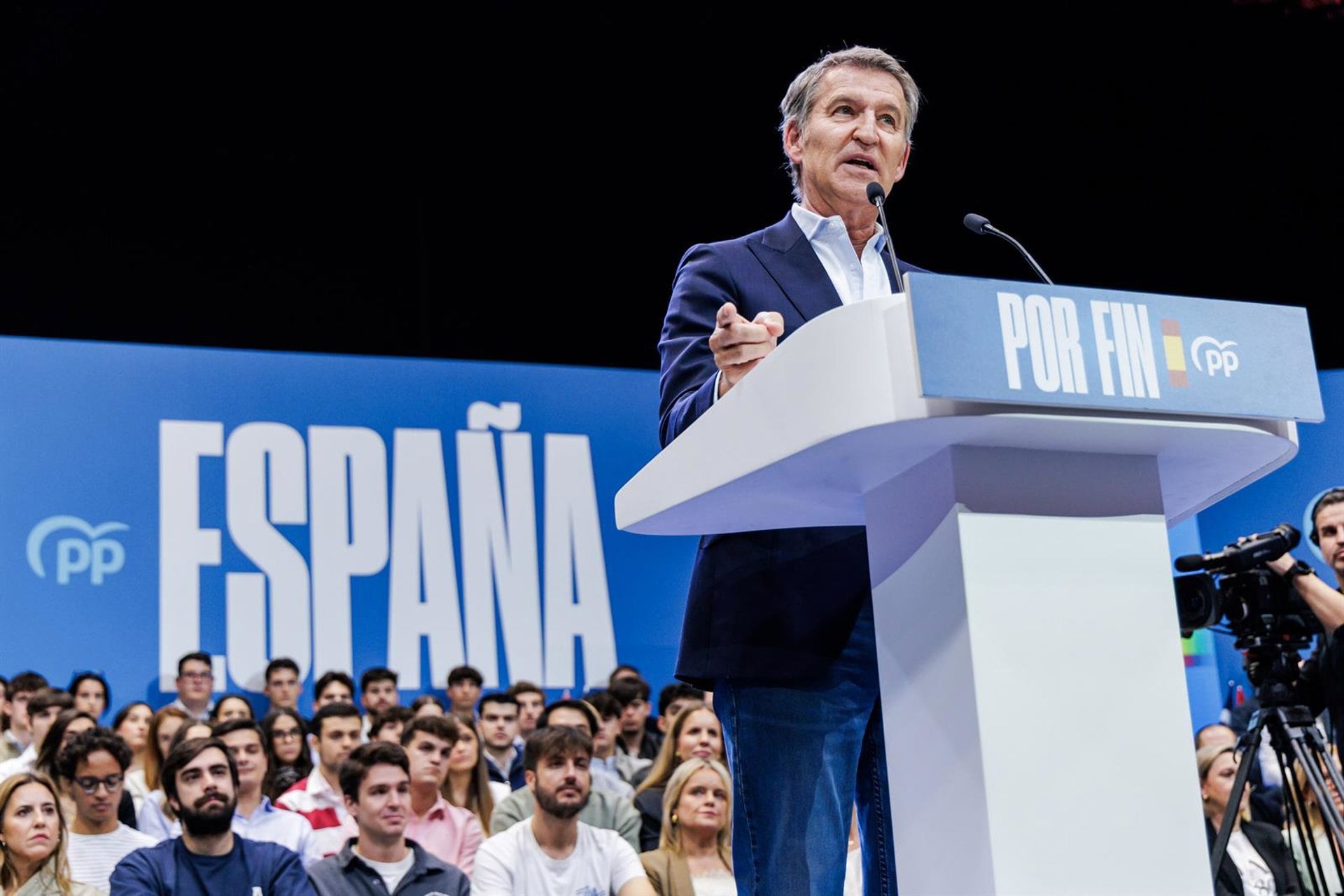 10/10/2026 El presidente del Partido Popular, Alberto Núñez Feijóo, durante un acto de precampaña del Partido Popular (PP), en Ifema, a 10 de octubre de 2026, en Madrid (España). El PP ha celebrado hoy su primer acto de precampaña para las elecciones generales del 29 de noviembre (29N). Feijóo ha asistido a este acto junto a la presidenta de la Comunidad de Madrid y el alcalde de la capital.POLITICA Carlos Luján - Europa Press