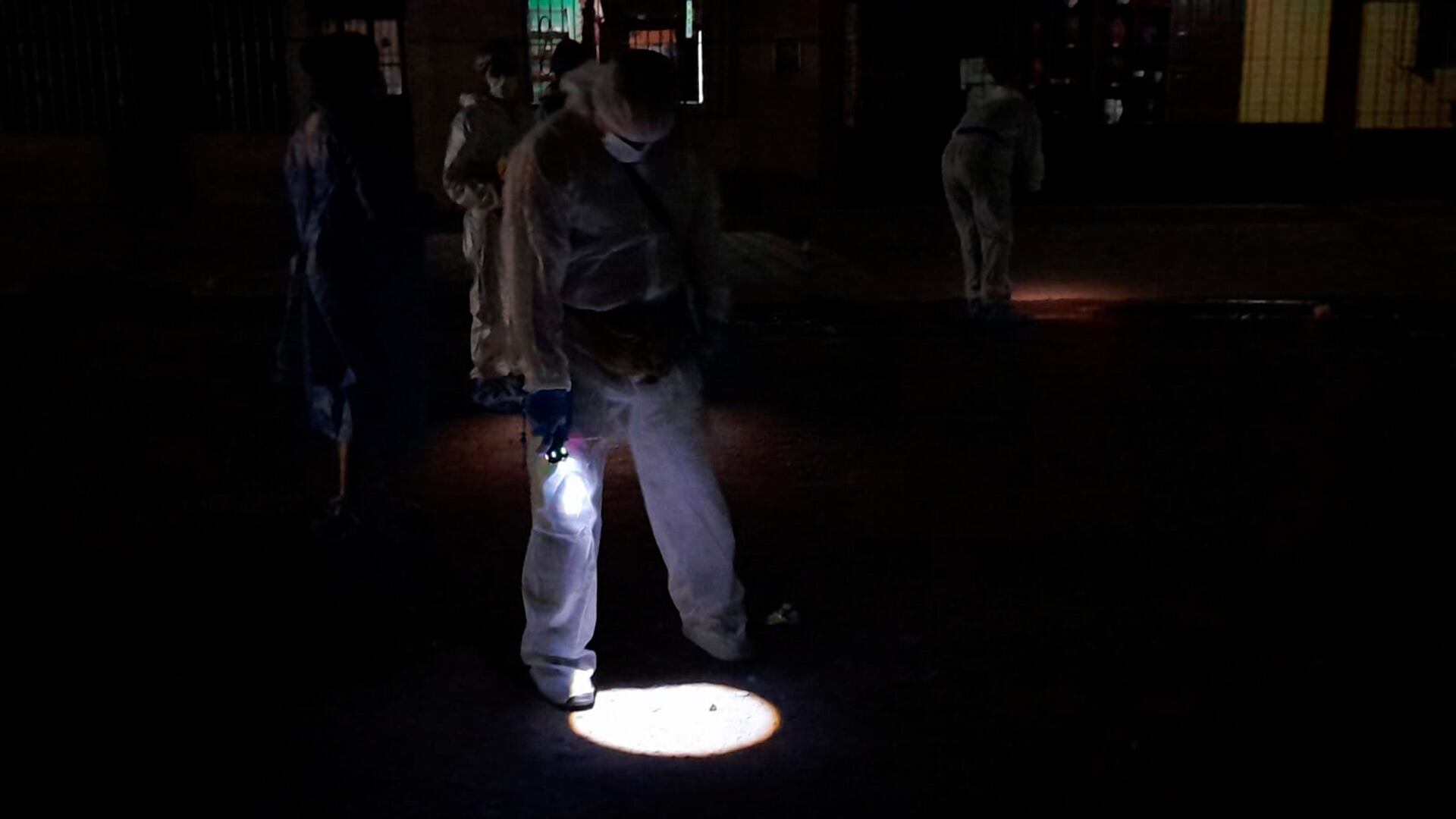 La niña recibió el tiro mientras jugaba en el patio de su casa con otros menores