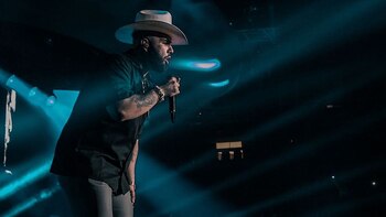 El cantante estará en la