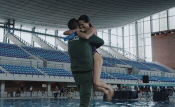 Karla Souza en 'La caída'.