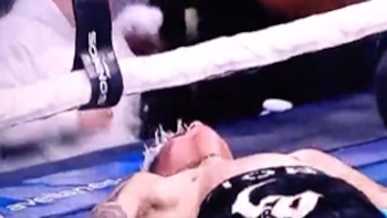 El impactante noucat que sufrió un boxeador argentino, que debió ser retirado del ring en camilla: “Nunca me pasó”