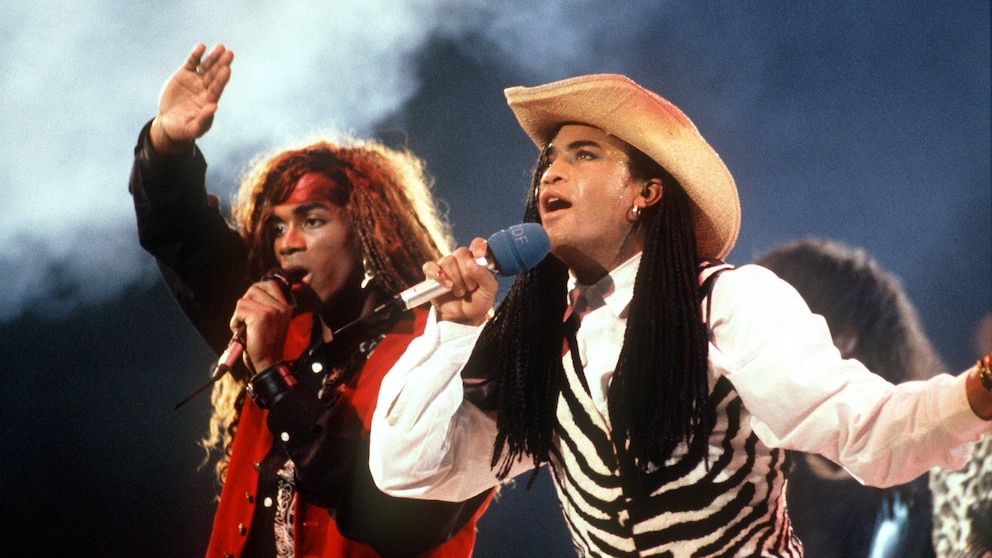 Fueron ícono de la música pop de los ’80, pero una falla en pleno show los dejó al descubierto: la historia de Milli Vanilli Fueron ícono de la música pop de los ’80, pero una falla en pleno show los dejó al descubierto: la historia de Milli Vanilli