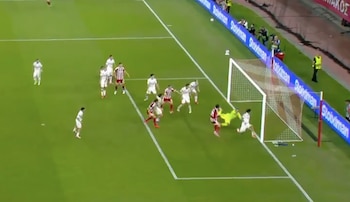 González la empujó tras un rebote del portero rival (captura de pantalla)