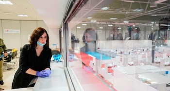 Ayuso, visitando el hospital Isabel