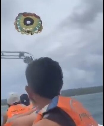 Las dos personas fueron arrastradas