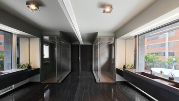 Uno de los baños principales