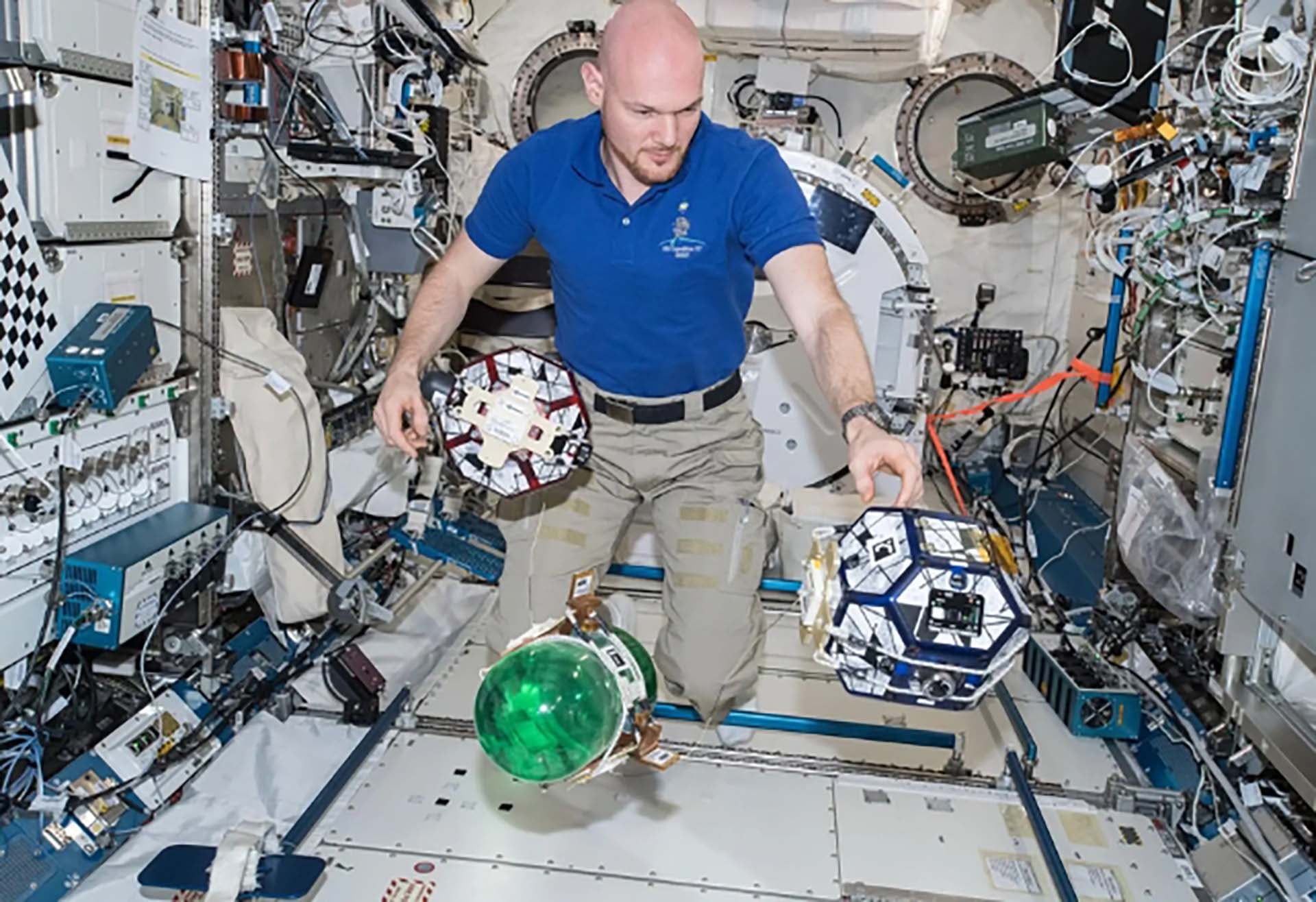 Análisis computacionales vinculan redes moleculares alteradas en el espacio con síntomas frecuentes en astronautas como cambios visuales y del sueño (NASA)