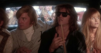 La banda sonora de The Doors, con clásicos como 'Light My Fire' y 'Riders on the Storm', reafirma su legado cultural en el reestreno de la película