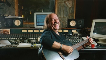 Litto Nebbia revisita dos de sus discos clave de los '70, pero advierte: "No me gusta hacer un cover de mí mismo"