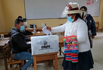 Alrededor de 24,2 millones de electores acudirán a votar a 83.048 mesas de sufragio a nivel nacional, mientras que 997.033 electores están habilitados en el extranjero a votar en 3.440 mesas. EFE/Stringer/Archivo
