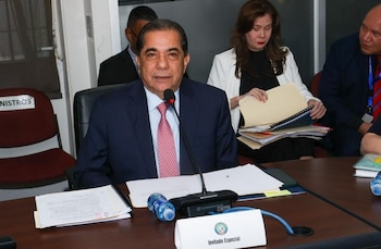Ventura Vega sustentó ante los diputados su primer presupuesto como ministro de Educación, tras asumir el cargo el 13 de agosto. Tomada de la Asamblea Nacional