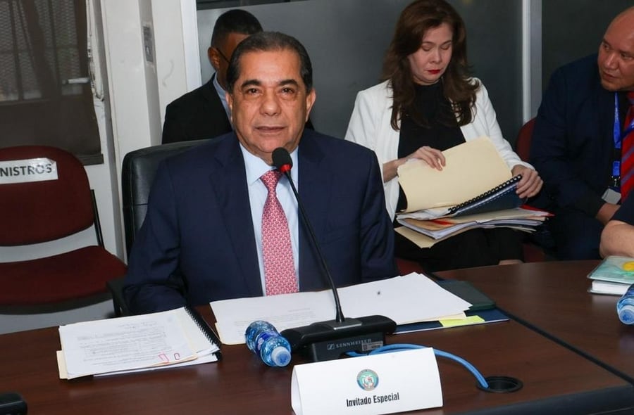 Ventura Vega sustentó ante los diputados su primer presupuesto como ministro de Educación, tras asumir el cargo el 13 de agosto. Tomada de la Asamblea Nacional