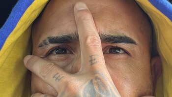 Arturo Vidal vestido con los