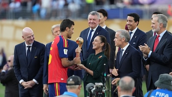 Claudia Sheinbaum relata su encuentro con Messi al entregar el Balón de Oro a Rodri