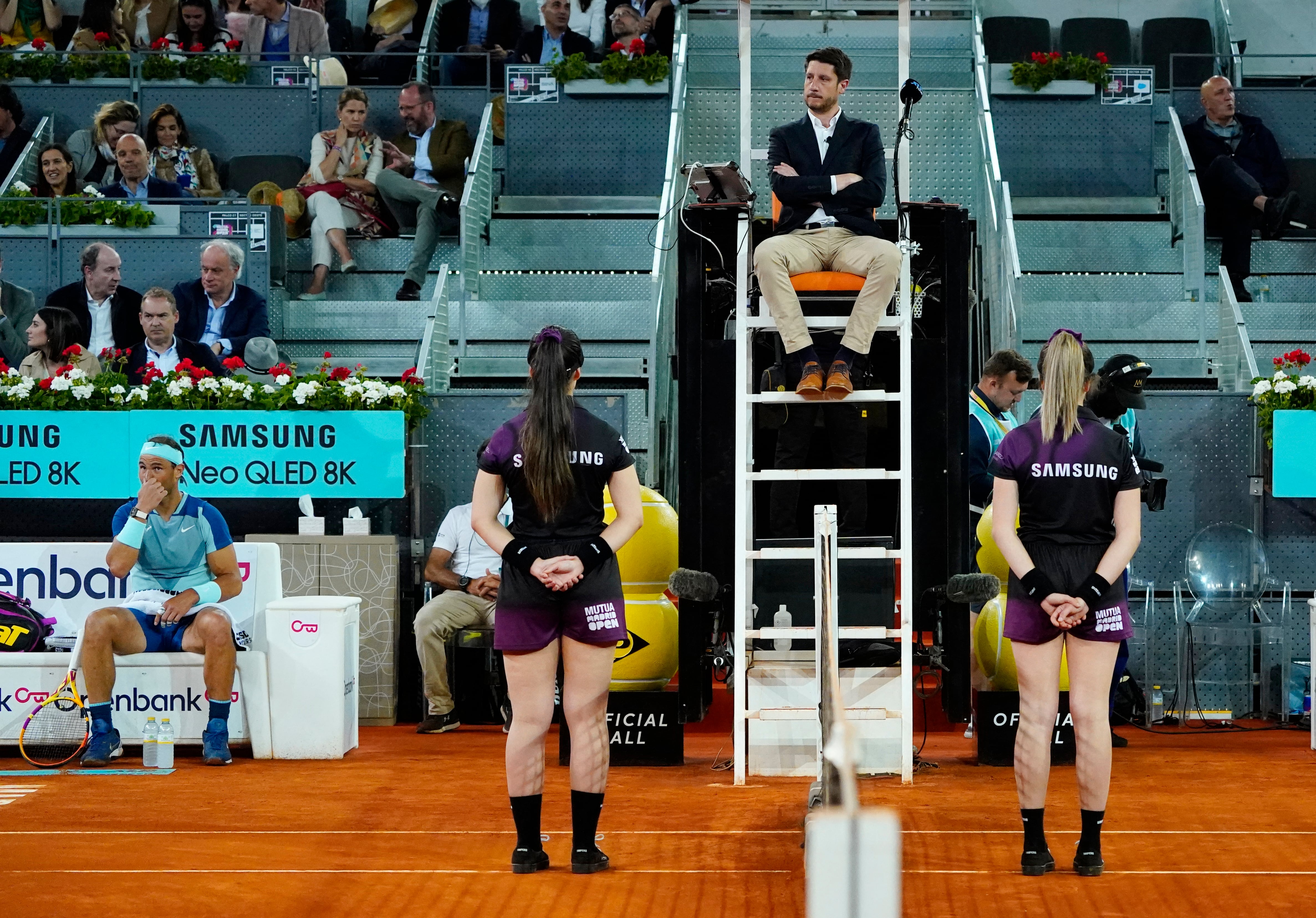 Modelos en la edición 2022 del Madrid Open. Al fondo, Rafael Nadal (Fuente: REUTERS/Vincent West)
