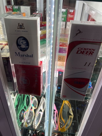 Cigarrillos Golden Dear y Marshal