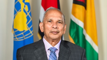 Ibrahim asume la dirección del