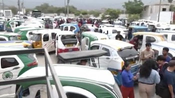 Mototaxistas bloquean avenida Santa Rosa