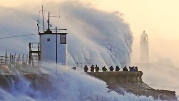 La violenta tormenta Eunice impacta