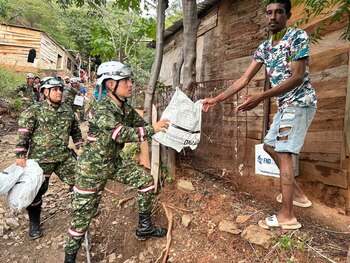 Los soldados entregaron 500 mercados