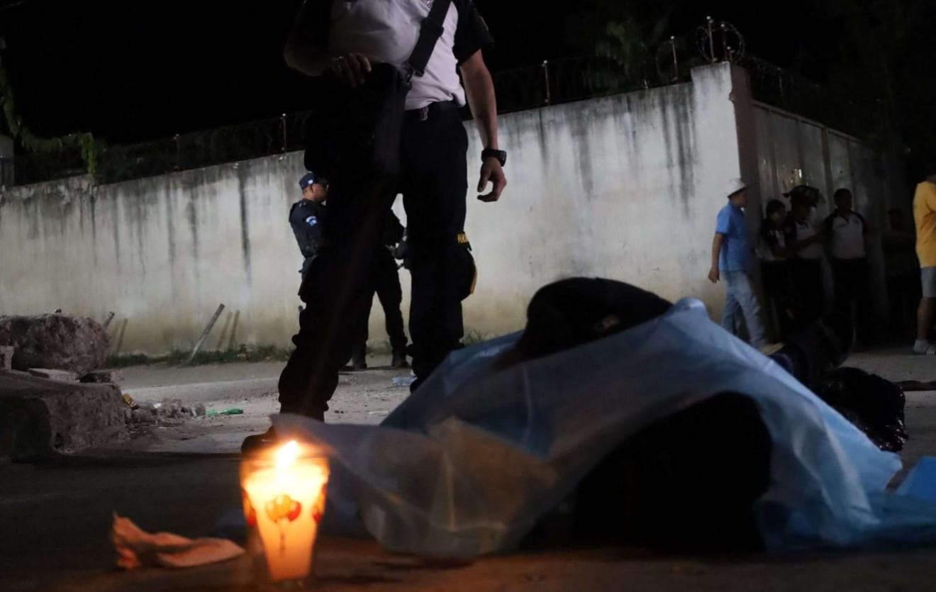 Ataque armado frente a un parque central: un muerto y siete heridos en Guatemala