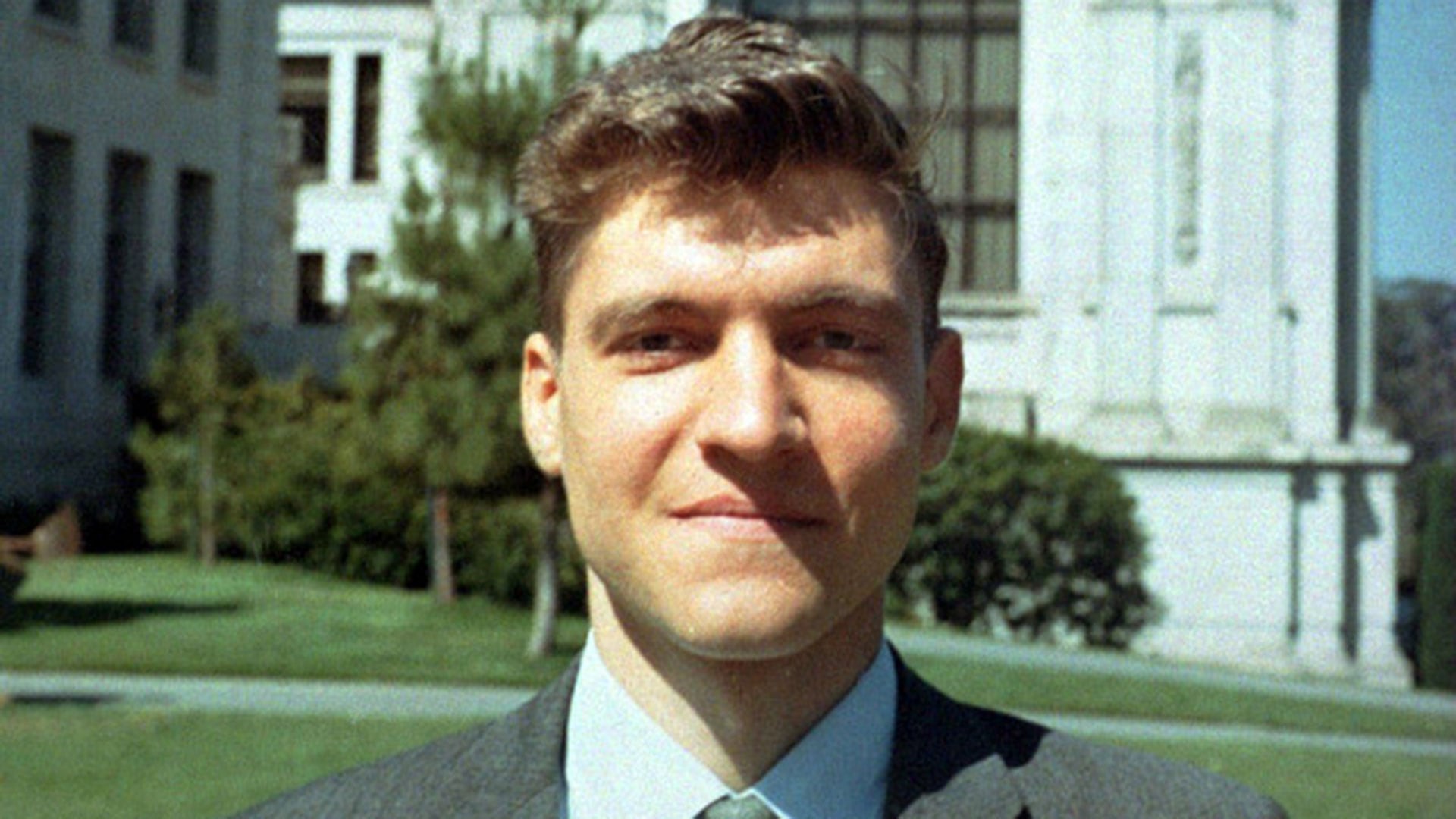 Ted Kaczynski cuando era profesor en la Universidad de Berkeley en 1967. El FBI detuvo a Ted Kaczynski en abril de 1996 en su cabaña de Lincoln, Montana