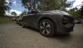 La versión Changan NEVO Q05 E-MAX ULTRA entrega 160 HP, 190 Nm de torque y suma sistemas de asistencia como AEB, FCW, LKA, LDW, ELK, RCTA y RCTB.