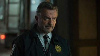 La experiencia de un director español que trabajó con Sam Neill en una película de gran presupuesto: “Tienes que estar preparado para trabajar con este tipo de actores”